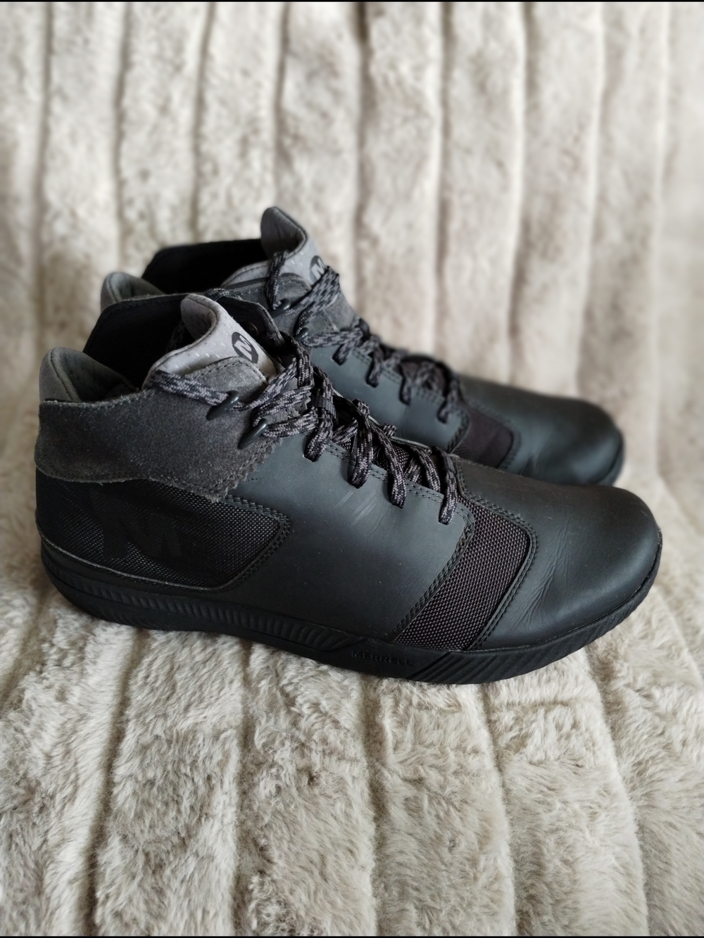 Merrell Men's Black and Gray Mid-Top Sneakers